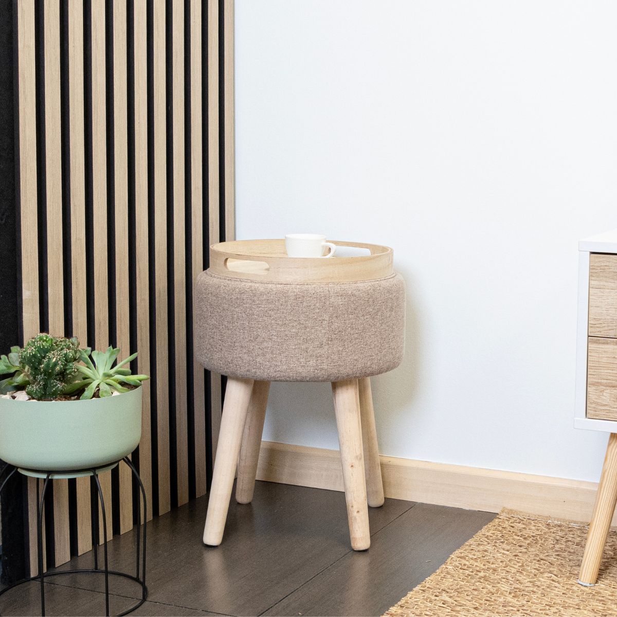 Taburete-MOA-Vinthera-con-almacenamiento-beige-Ø34x45-cm-animada