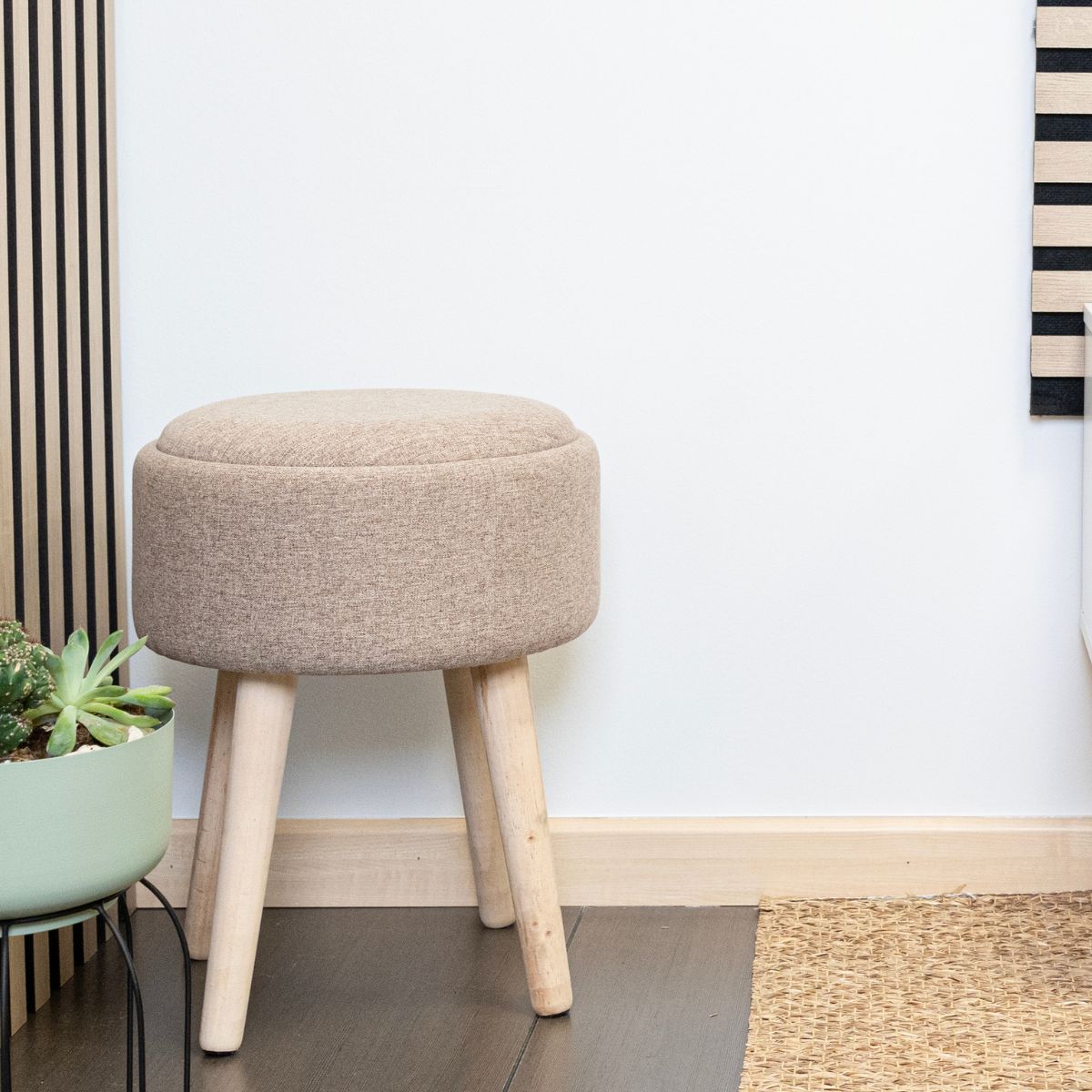 Taburete-MOA-Vinthera-con-almacenamiento-beige-Ø34x45-cm-animada-detalle