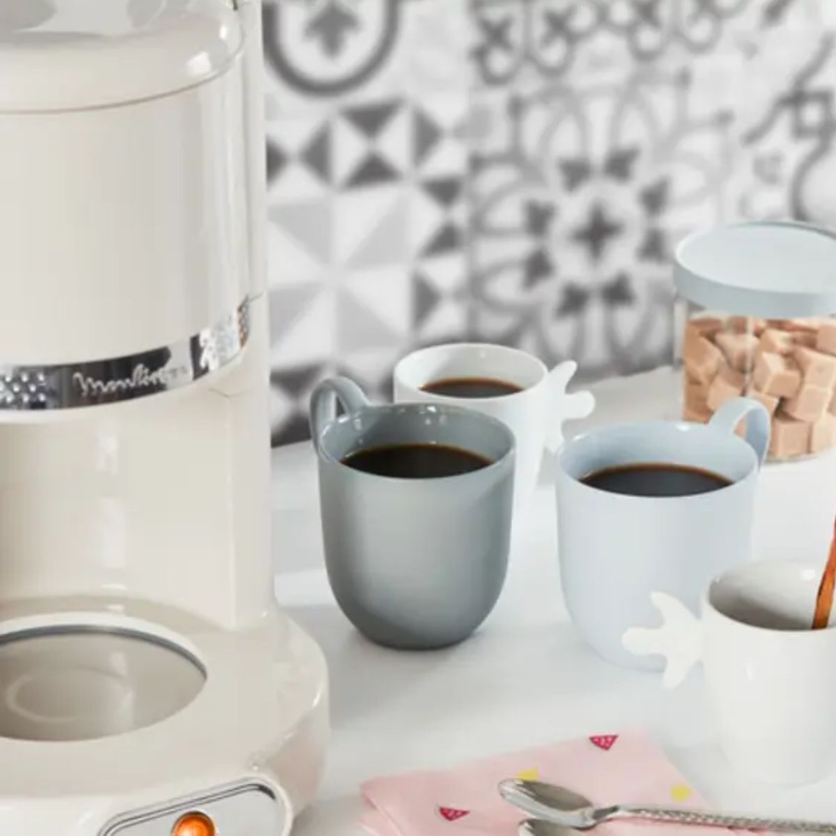 Cafetera-de-goteo-Moulinex-FG381A10-10-15-tazas-125L-blanco-