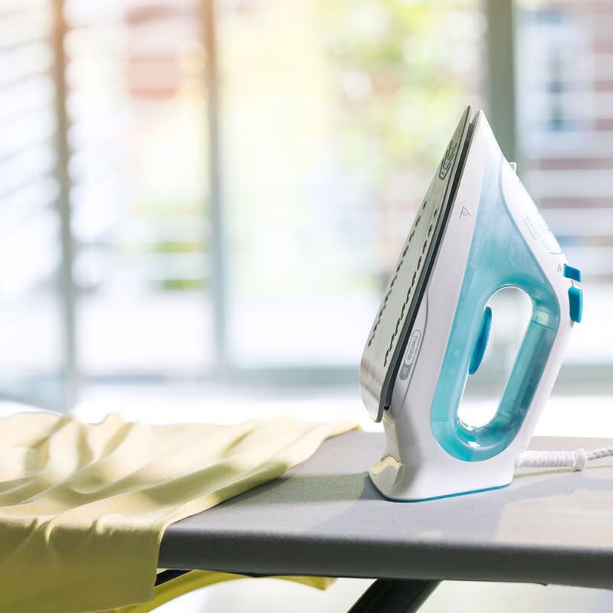 Plancha-de-vapor-Braun-TexStyle-3-SI-3043-2350W-270-ml-blanco-verde-plancha