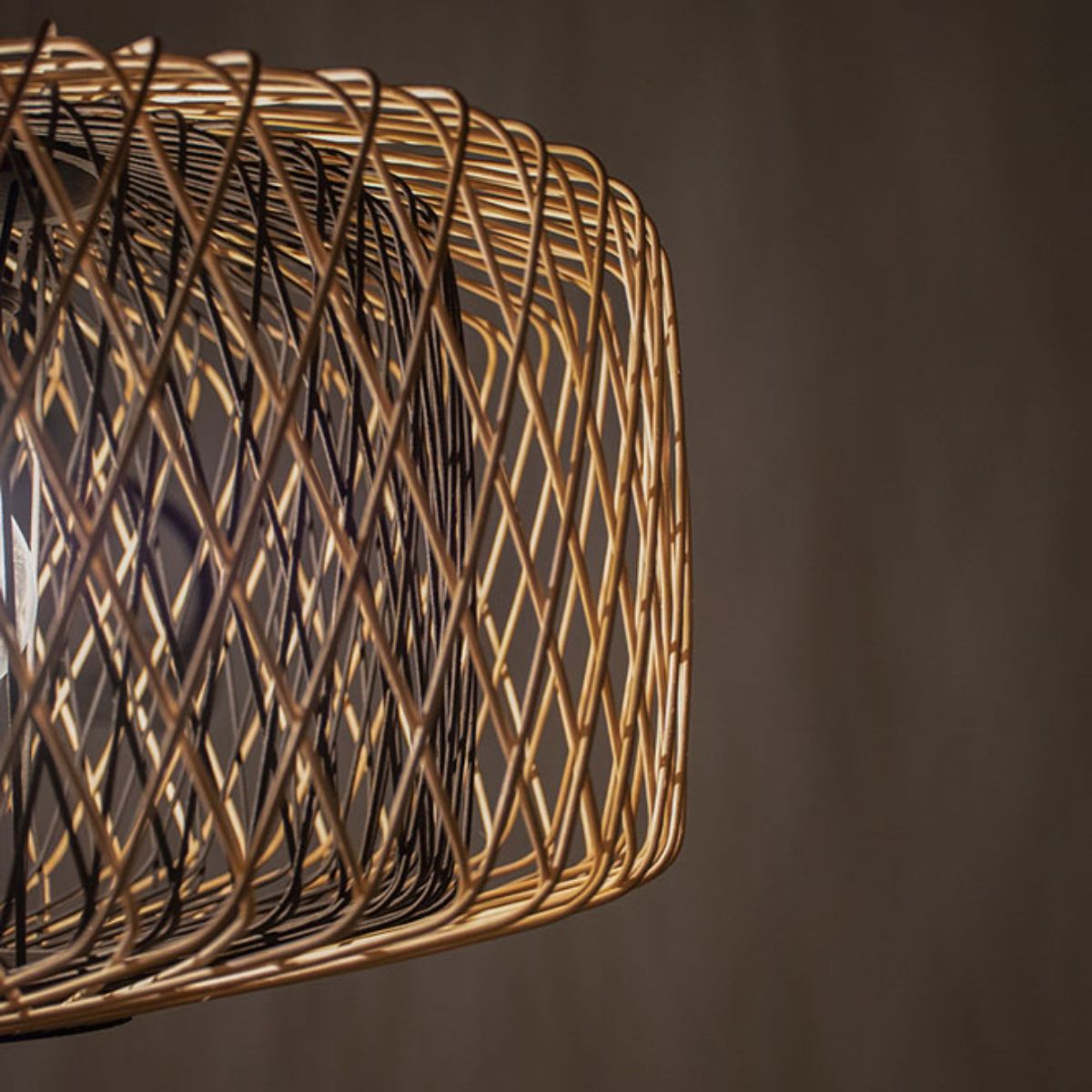 Lampara-de-techo-Bamboo-Lumit-60W-altura-regulable-bambu-natural-negro-Ø39-cm-detalles