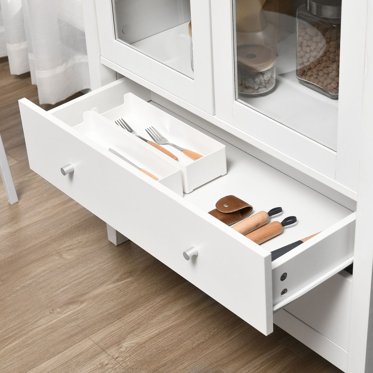Vitrina Vela Homcom 2 puertas 3 estantes + 2 cajones blanco 160x80x40 cm