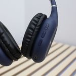 Auriculares-inalambricos-Pantone-PT-WH006N-Bluetooth-azul-oscuro-detalle