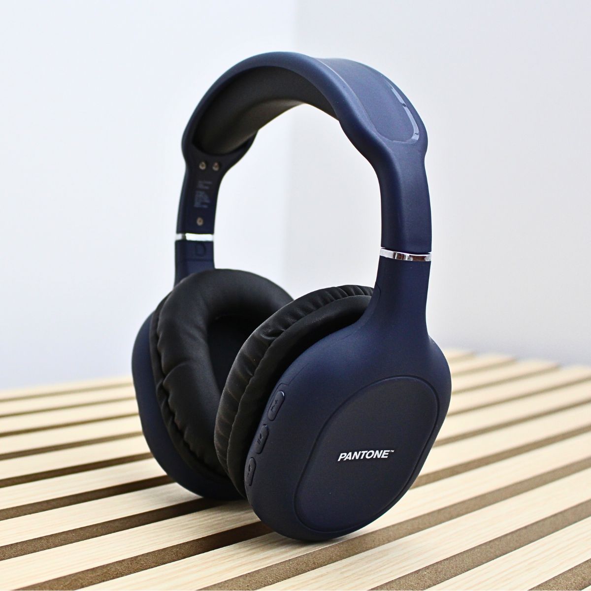 Auriculares-inalambricos-Pantone-PT-WH006N-Bluetooth-azul-oscuro