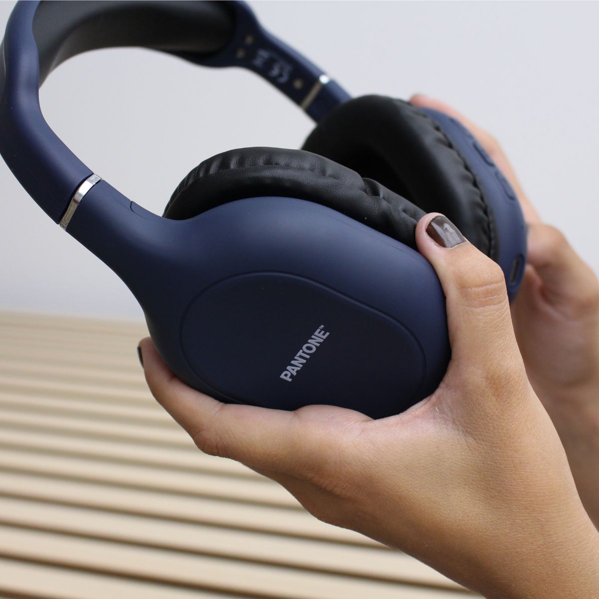 Auriculares-inalambricos-Pantone-PT-WH006N-Bluetooth-azul-oscuro