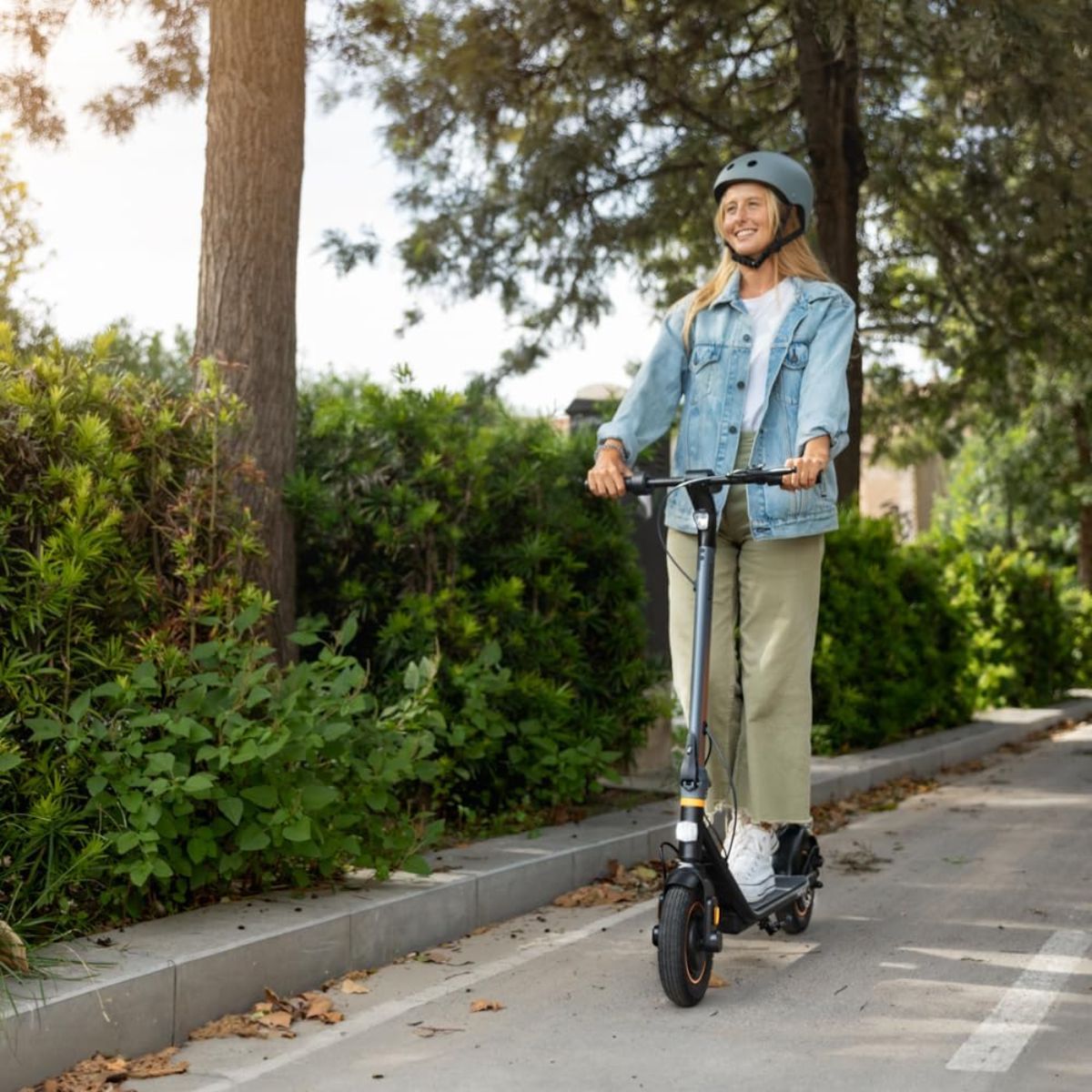 Patinete-electrico-Cecotec-Bongo-D30-XL-350W-homologado-25km-h-negro-animada