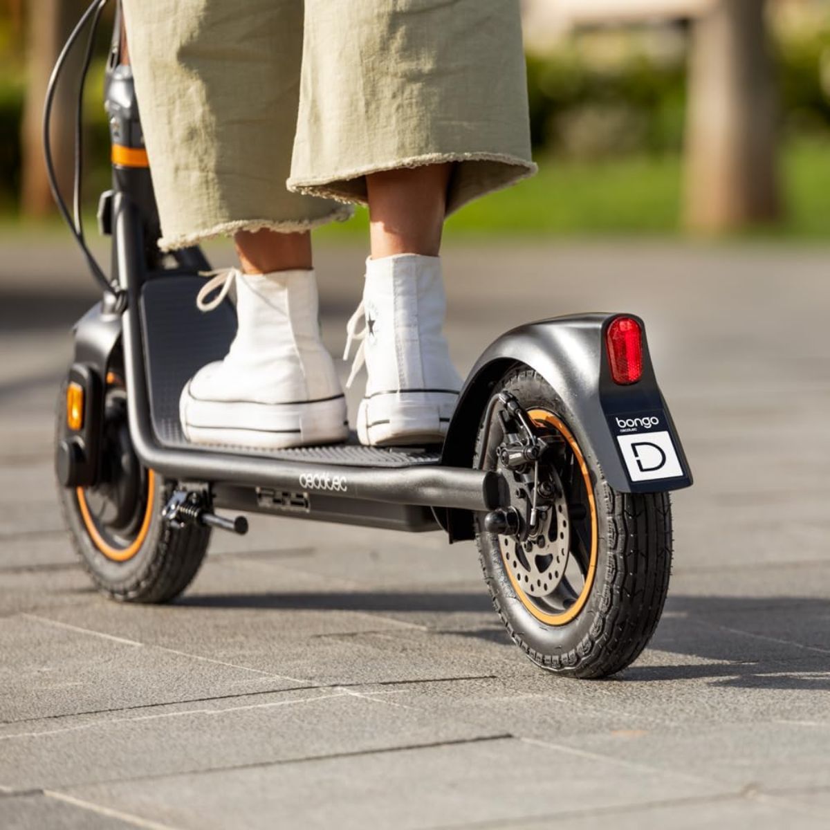 Patinete-electrico-Cecotec-Bongo-D30-XL-350W-homologado-25km-h-negro-detalle