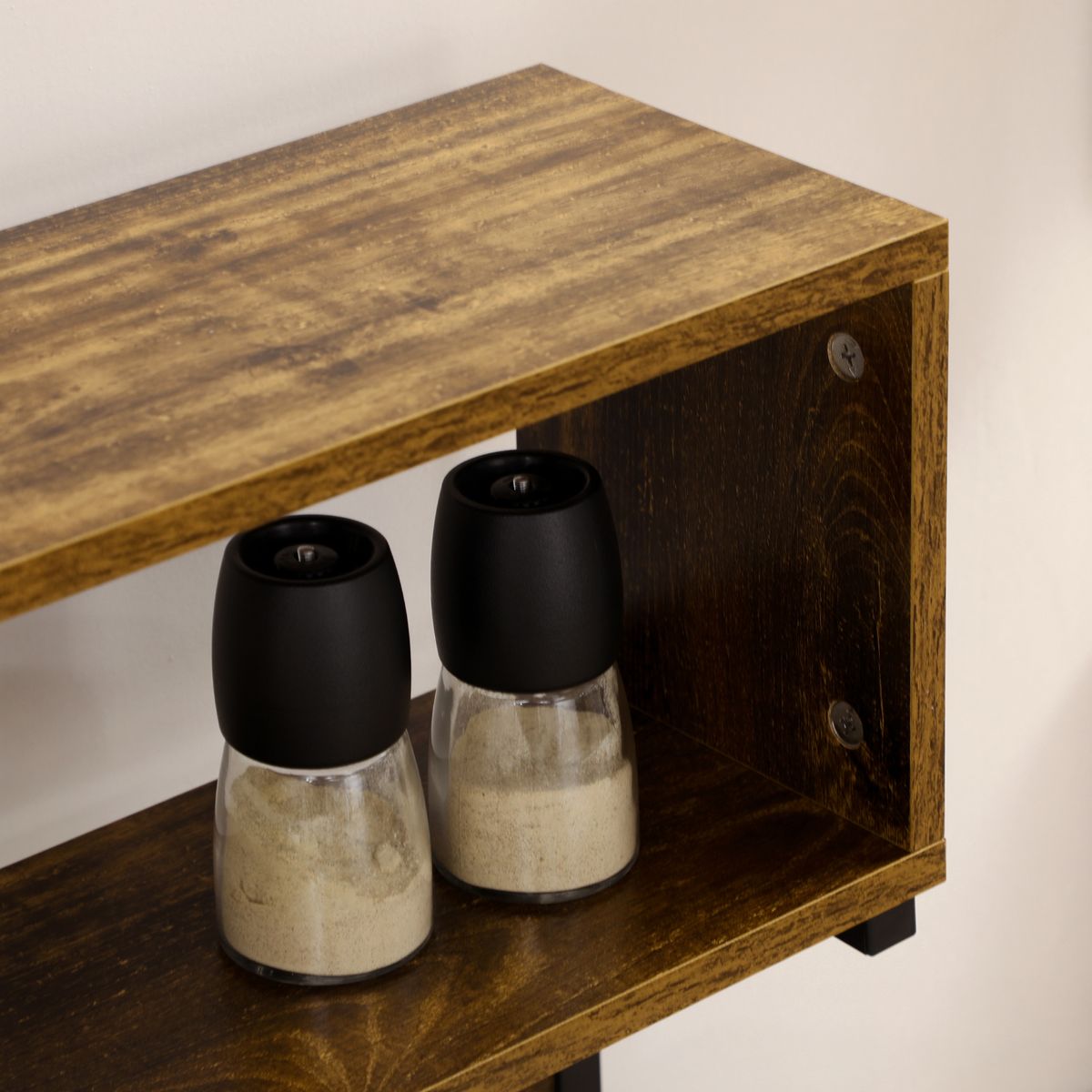 Mueble auxiliar Fyha Homcom con 2 enchufes + 2 cargadores USB marrón 153x60x42 cm detalle