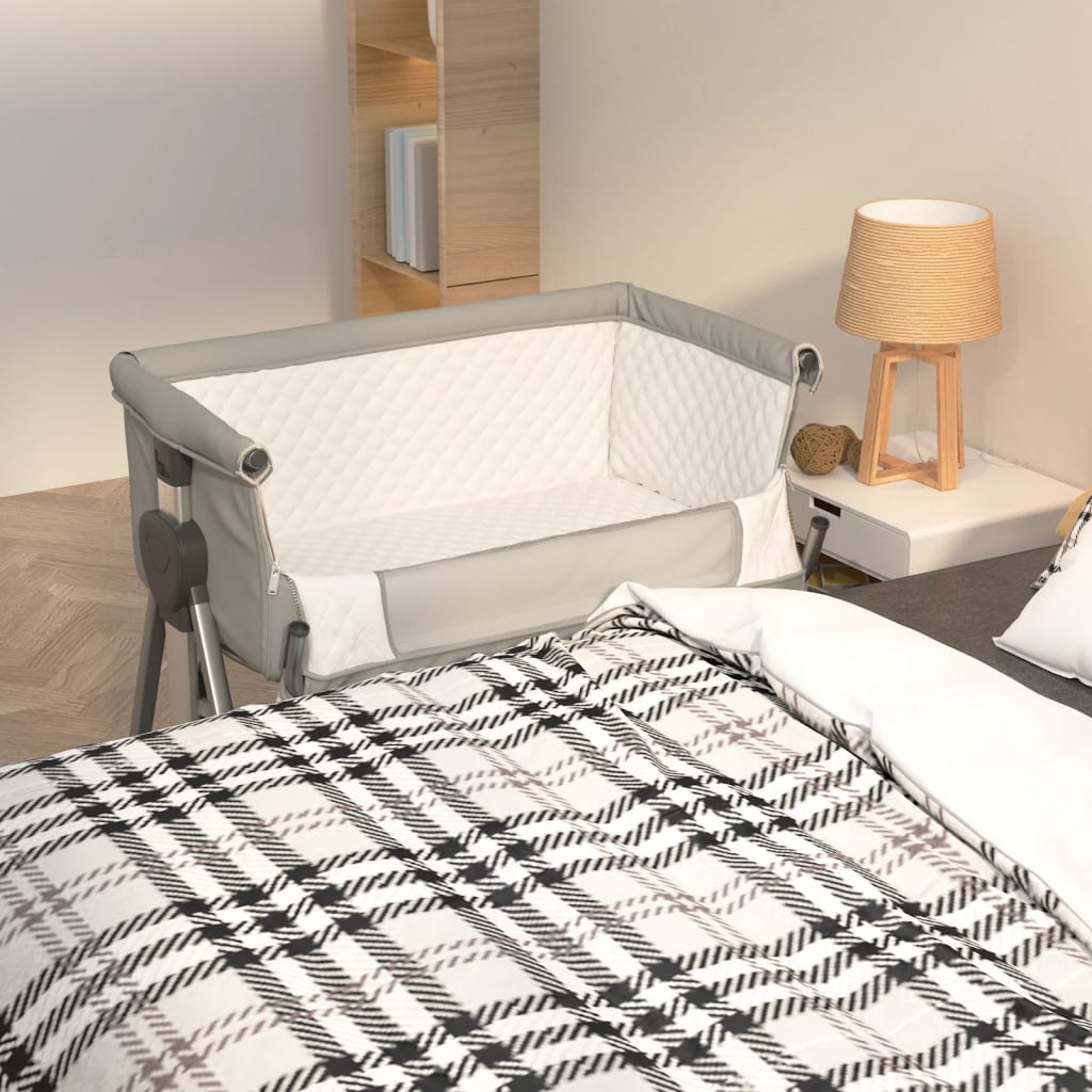Cuna de bebé con colchón altura regulable con canasta gris claro 70-82x93x56 cm