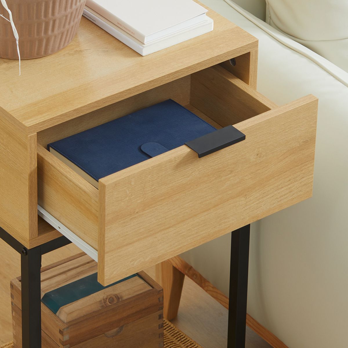 Mesa auxiliar Lenda Homcom con cajón natural 76x40x30 cm