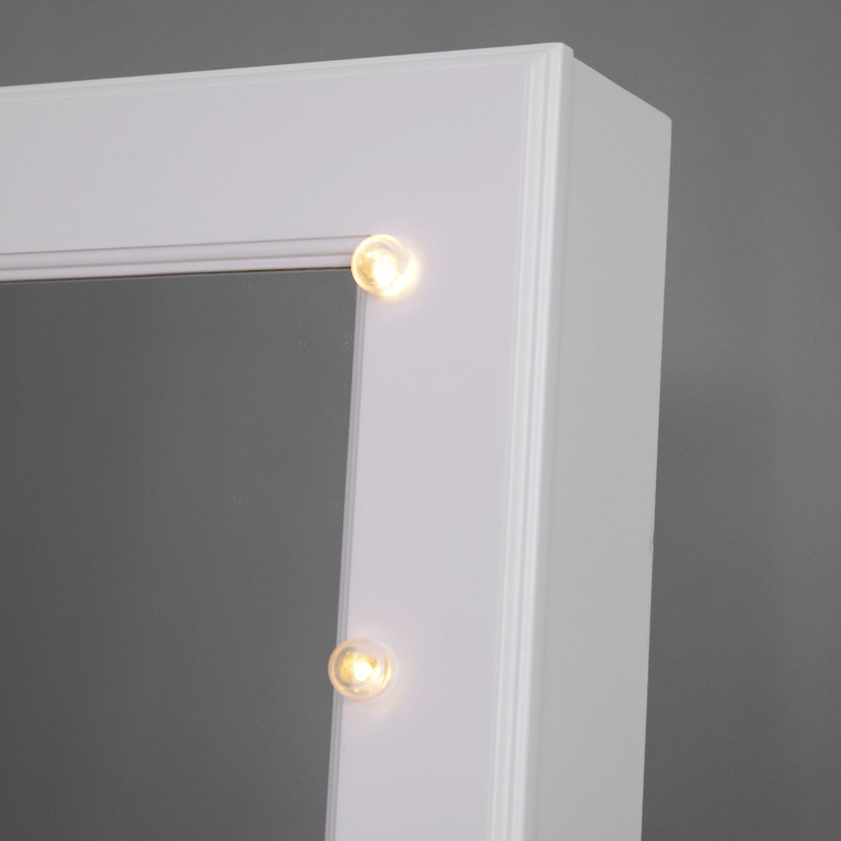 Espejo joyero Wendy Homcom 20 luces LEDs reclinable blanco 146x40x37 cm detalle luces