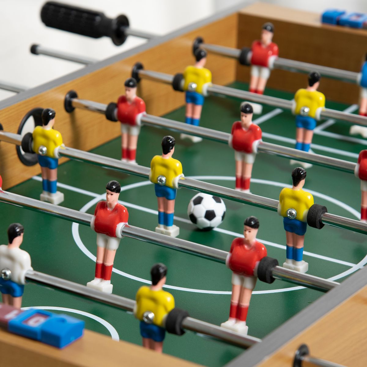 Futbolín de mesa Homcom 6 varillas + 2 marcadores + 18 jugadores natural 22x69x36,5 cm