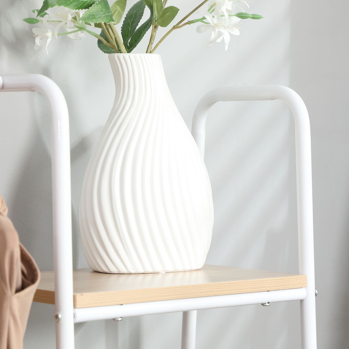 Perchero Toliara Homcom 5 estantes + barra blanco/natural 160x102x39 cm