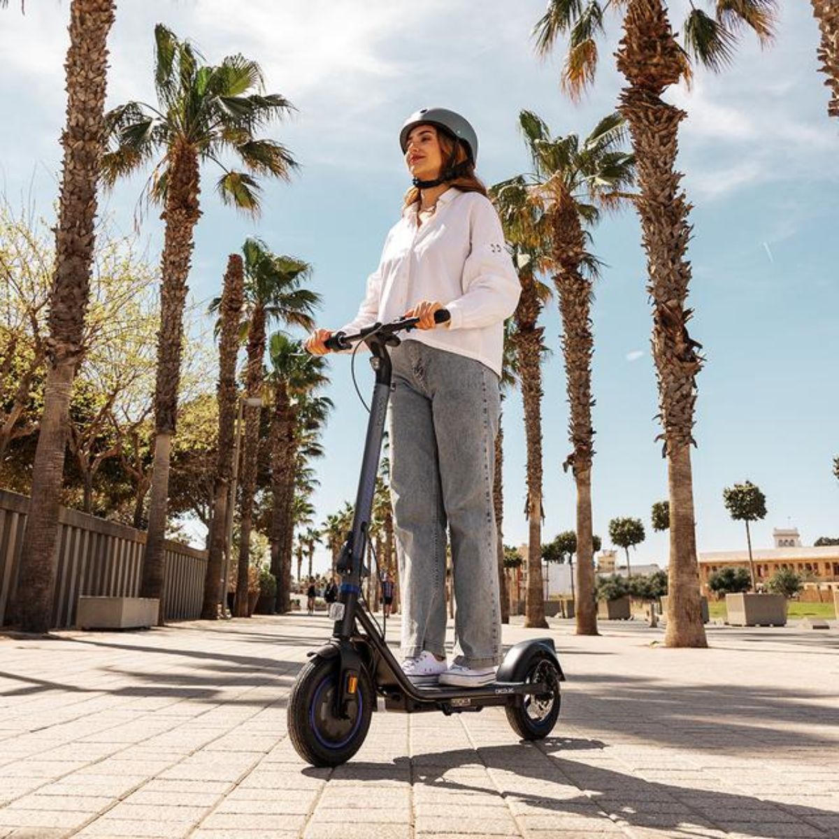 Patinete-electrico-Cecotec-Bongo-D20-XL-Connected-630W-conectividad-App-negro-animada