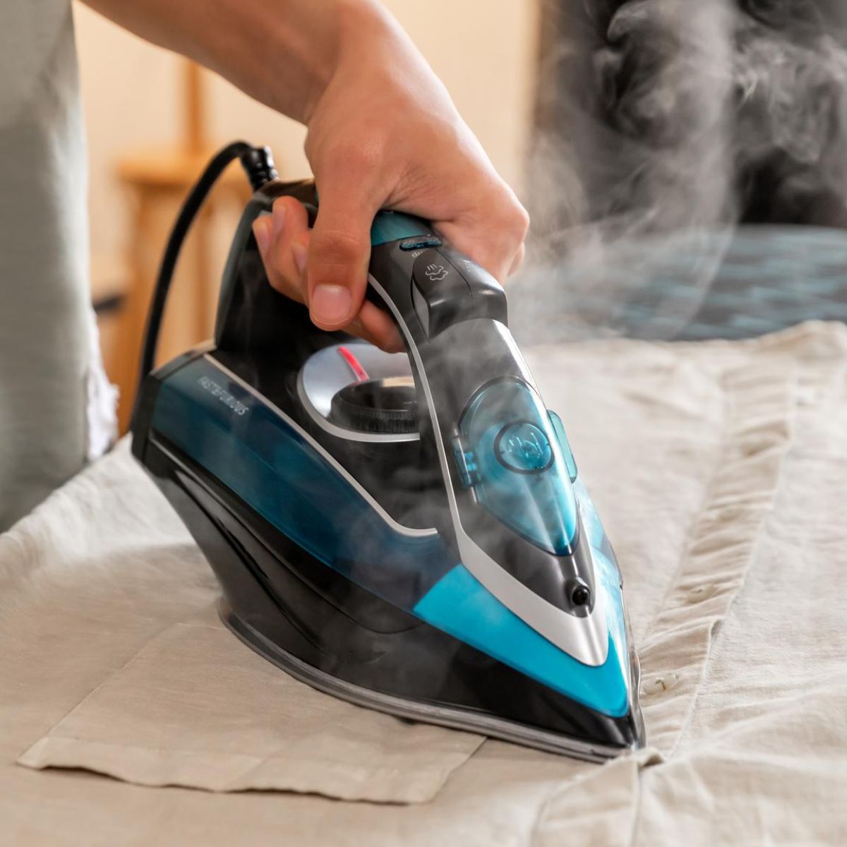 Plancha-de-vapor-Cecotec-Fast-Furious-6050-X-Treme-3100W-75-g-min-suela-anodizada-negro-animada