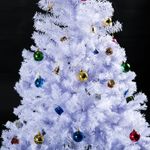 Árbol de Navidad Homcom 680 ramas 48 decoraciones blanco Ø85x150 cm detalle