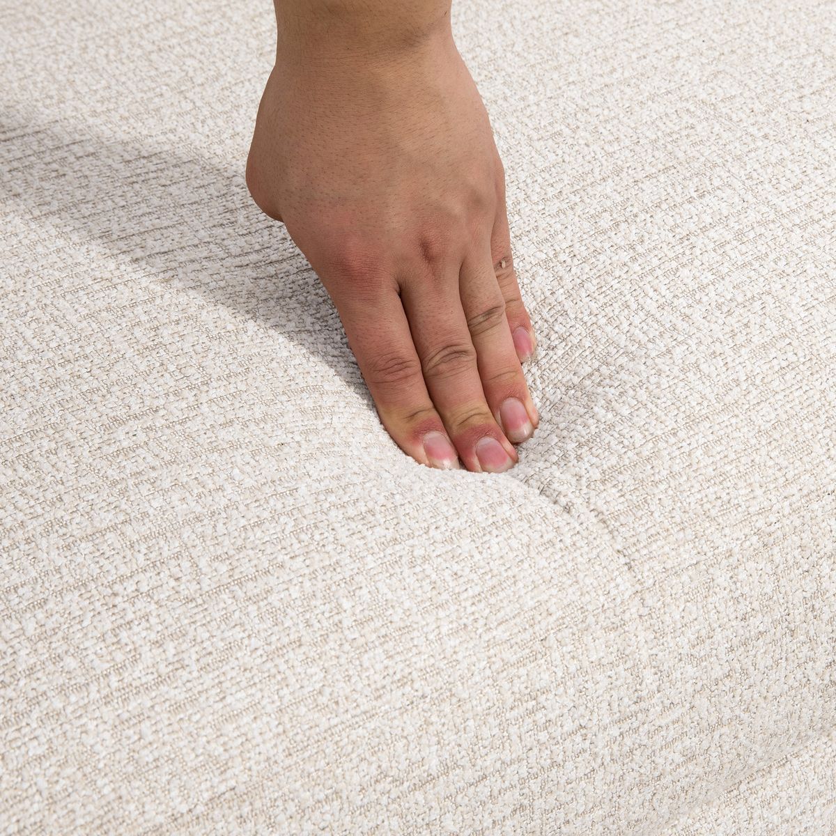 Sofá Mika Homcom 2 plazas reposabrazos beige 82x114x71 cm detalle acolchado