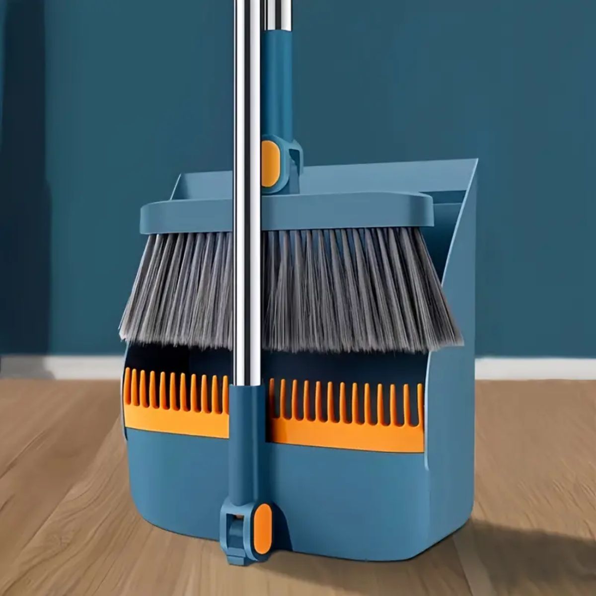 Escoba-y-recogedor-plegable-mango-rotativo-azul-naranja-animada