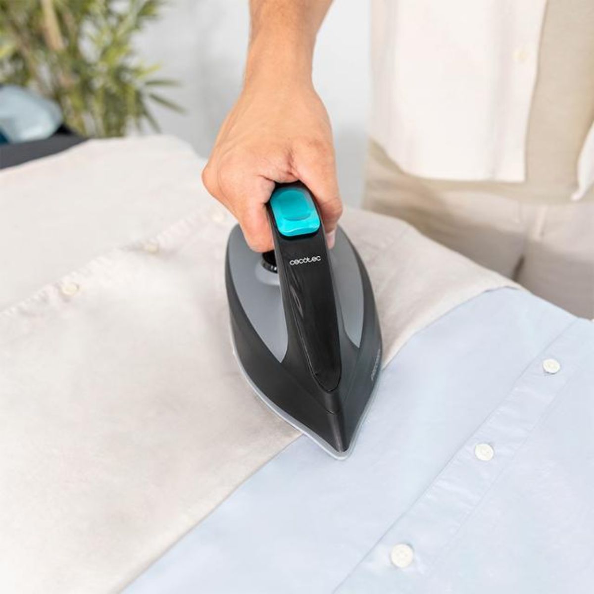 Centro de planchado Cecotec IronHero 3000 Station 3000W 400g/min 7 bares negro planchado