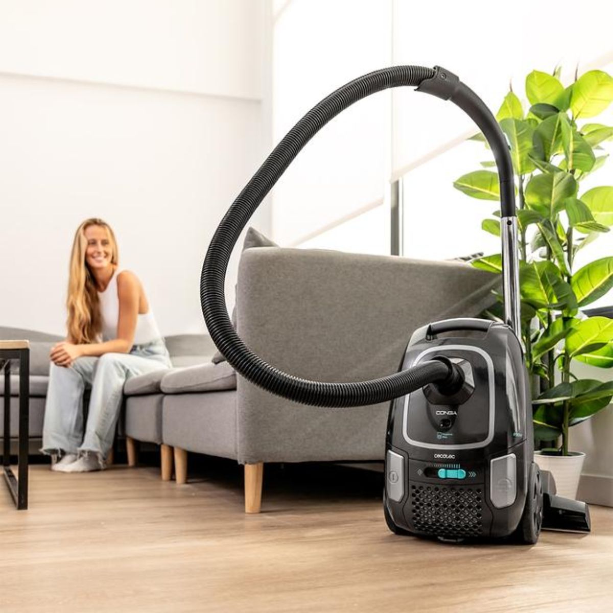 Aspirador de trineo Cecotec Conga Powerbag 4000 XL 890W 4L con bolsa negro