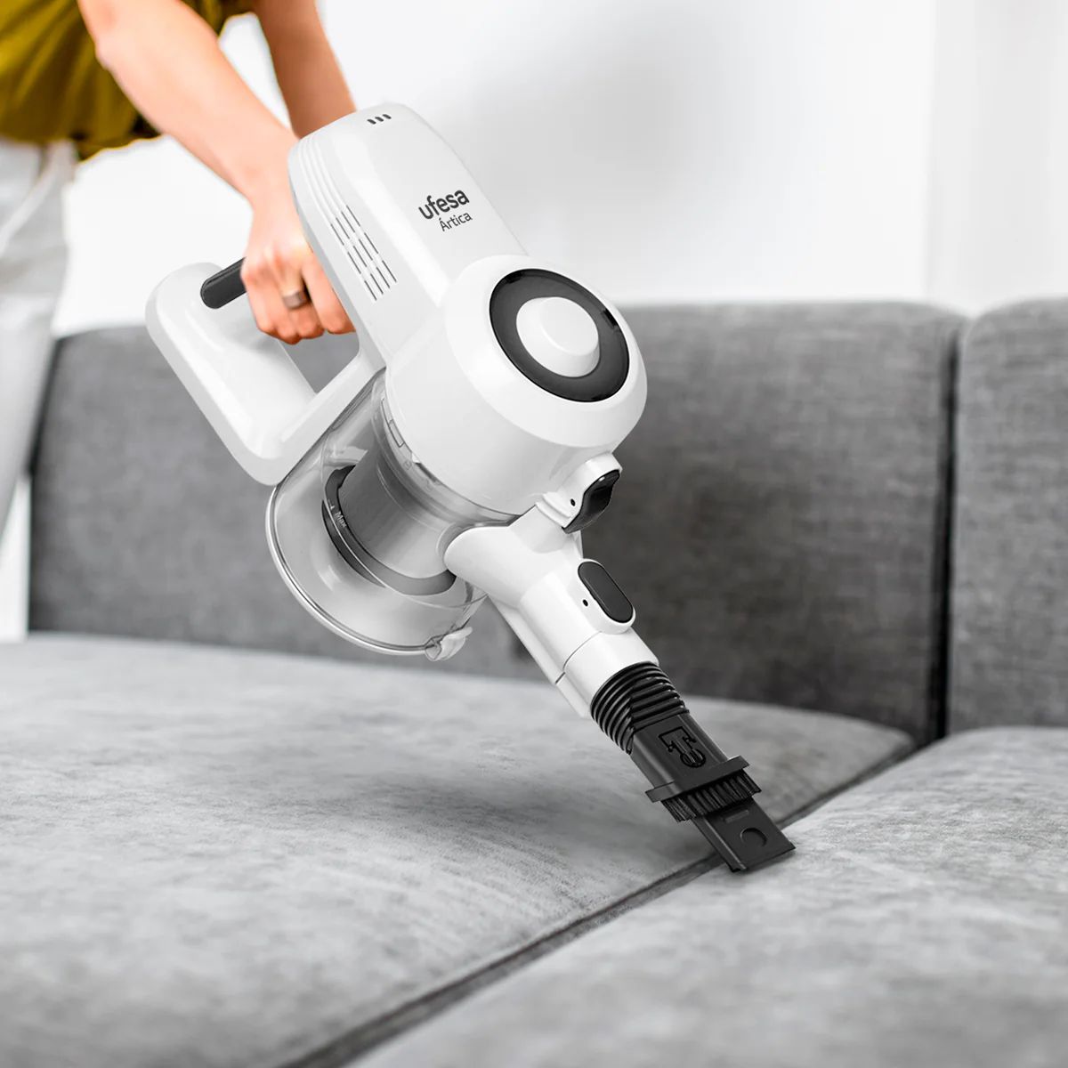 Aspirador escoba Ufesa Ártica 13500W 2 velocidades blanco/negro animada sofa