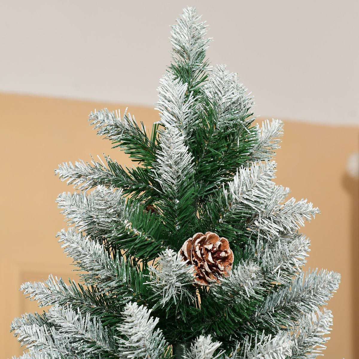 Árbol de Navidad Homcom 1440 ramas con 75 piñas efecto nevado verde Ø105x210 cm detalle