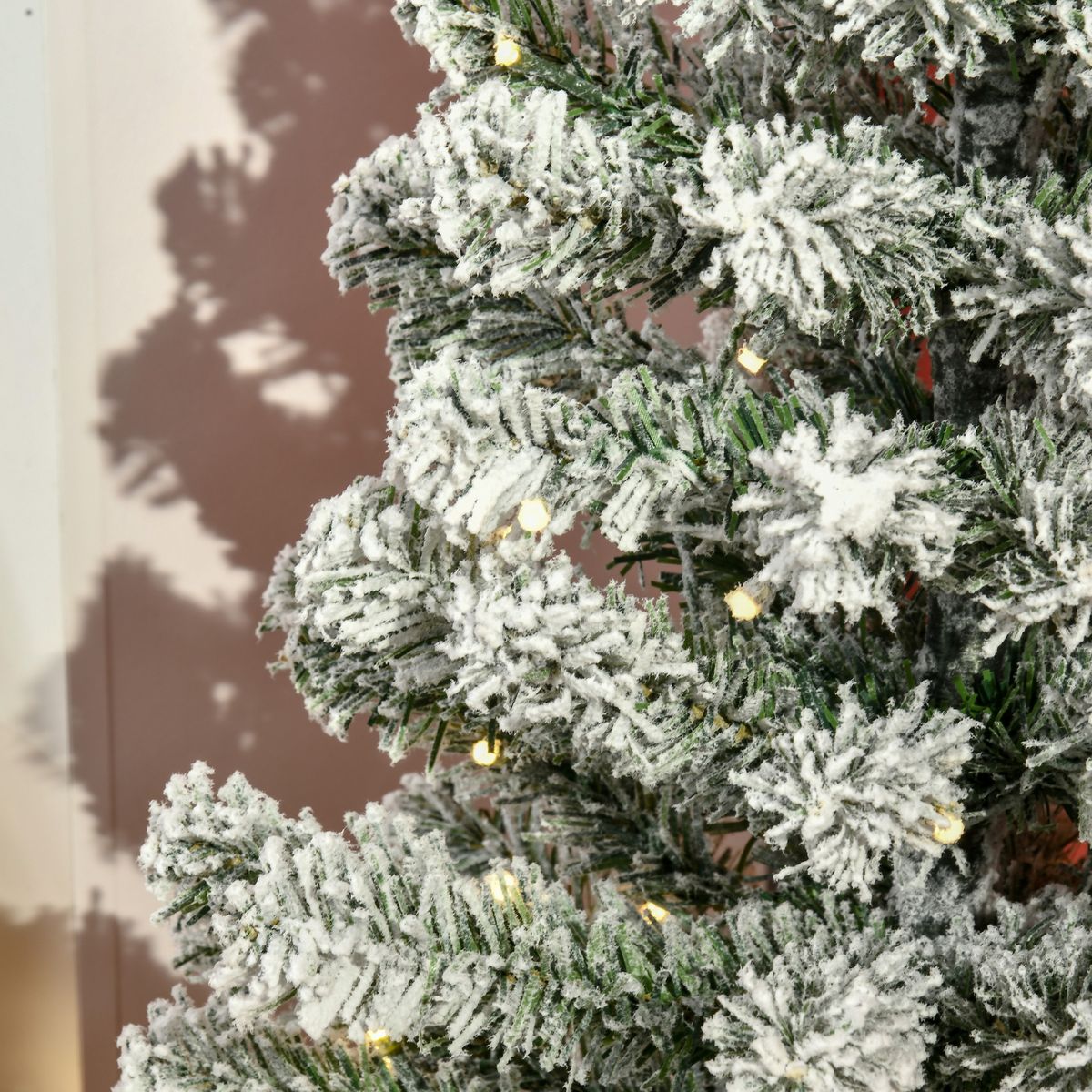 Árbol de Navidad Homcom 116 ramas efecto nevado con 60 luces LEDs verde Ø40x90 cm detalle