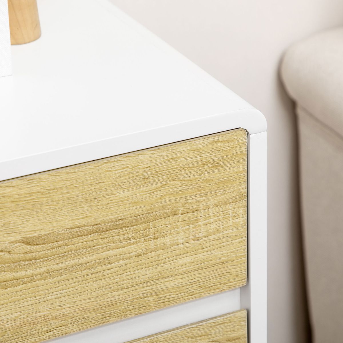 Cómoda Paris Homcom 4 cajones con patas blanco/roble 79,5x80x40 cm detalle esquina
