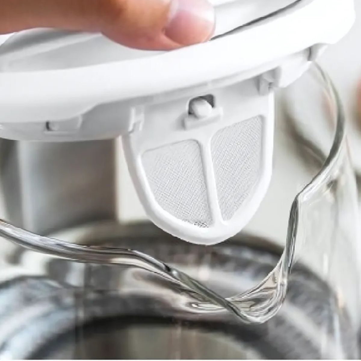 Hervidor de agua eléctrico Cecotec ThermoSense 350 Clear 2200W 1,7L filtro antical vidrio detalle