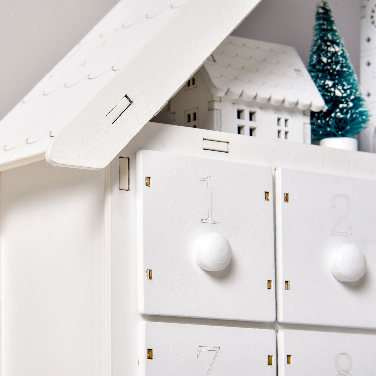 Calendario de adviento Homcom 24 cajones con 10 luces LED blanco 42x39x9 cm detalle