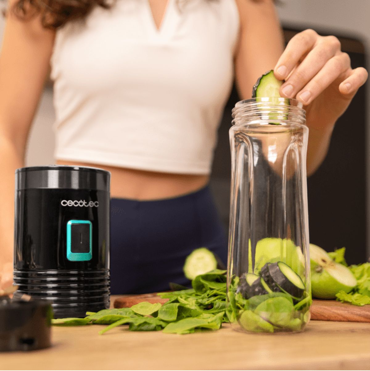 Batidora de smoothies Cecotec Power Titanium 350 con vaso 350W 4 cuchillas negro
