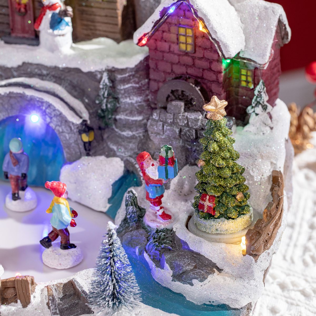 Pueblo navideño Homcom con luces LED multicolor 24x32x25,5 cm