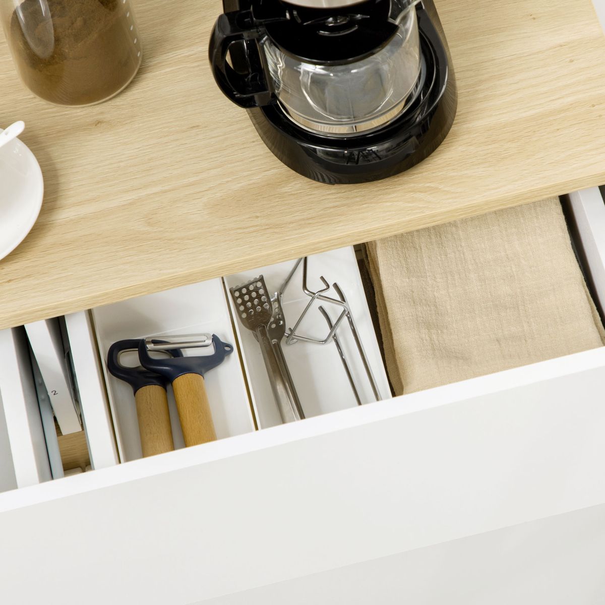 Aparador Cayena Homcom 2 puertas + cajón + 3 estantes blanco 82x110x29,5 cm detalle
