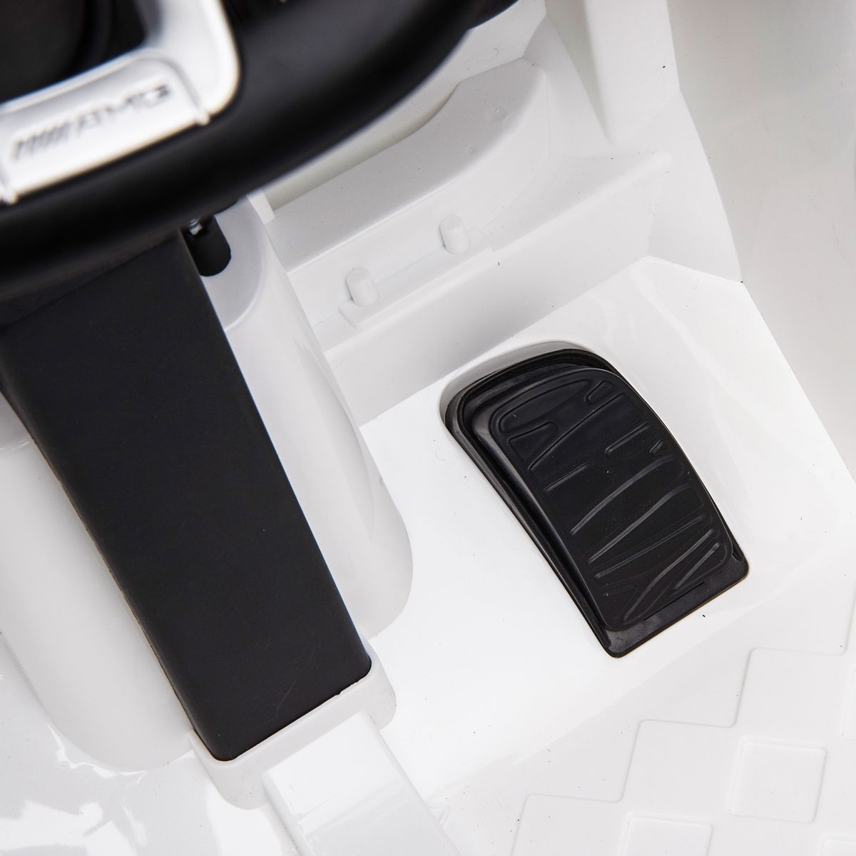 Cochecito eléctrico Mercedes AMG Homcom con mando +3A blanco 55x115x70 cm detalle