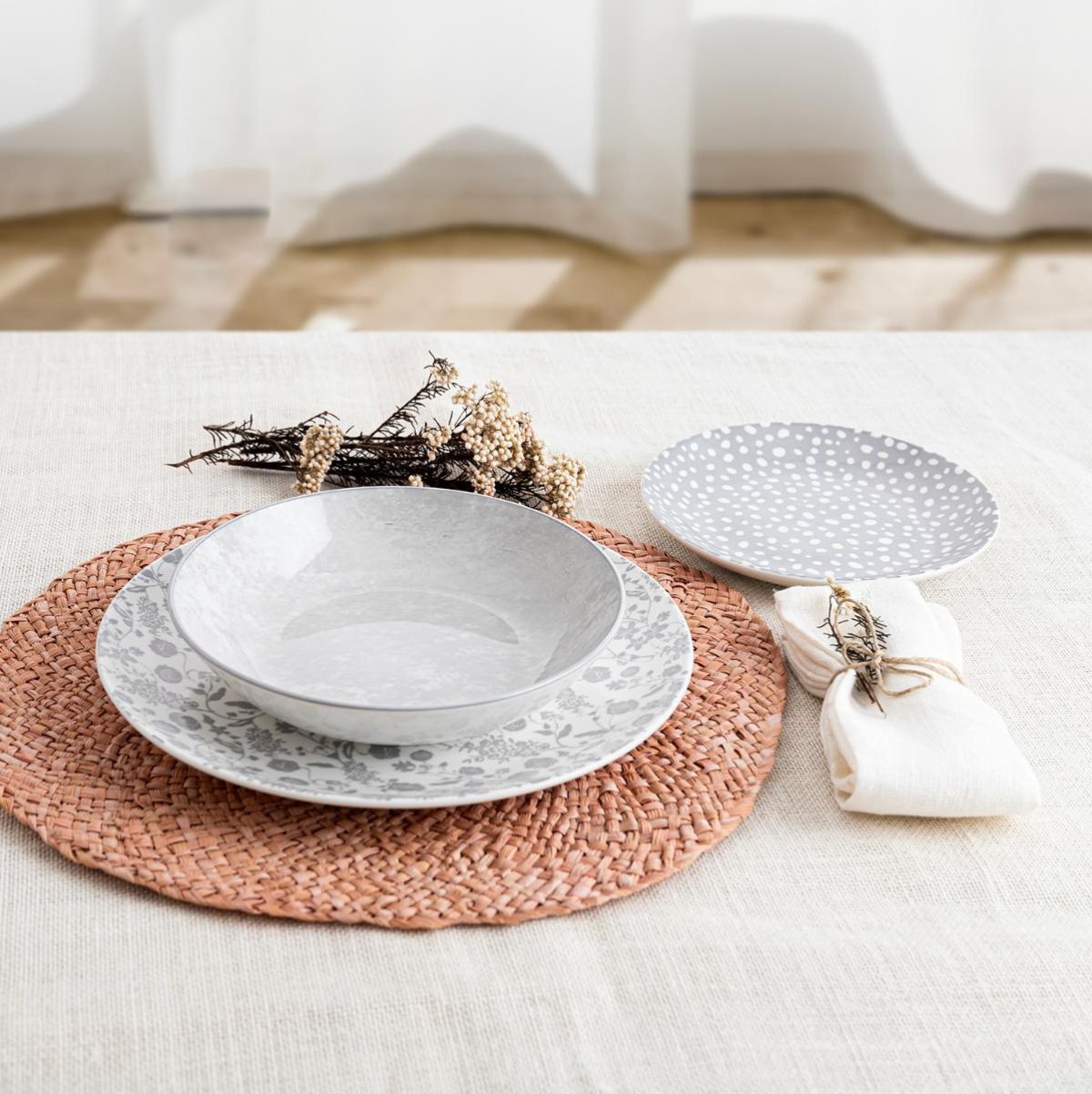 Vajilla Aquilea Bidasoa 12 piezas 4 servicios porcelana gris detalle frontal conjunto