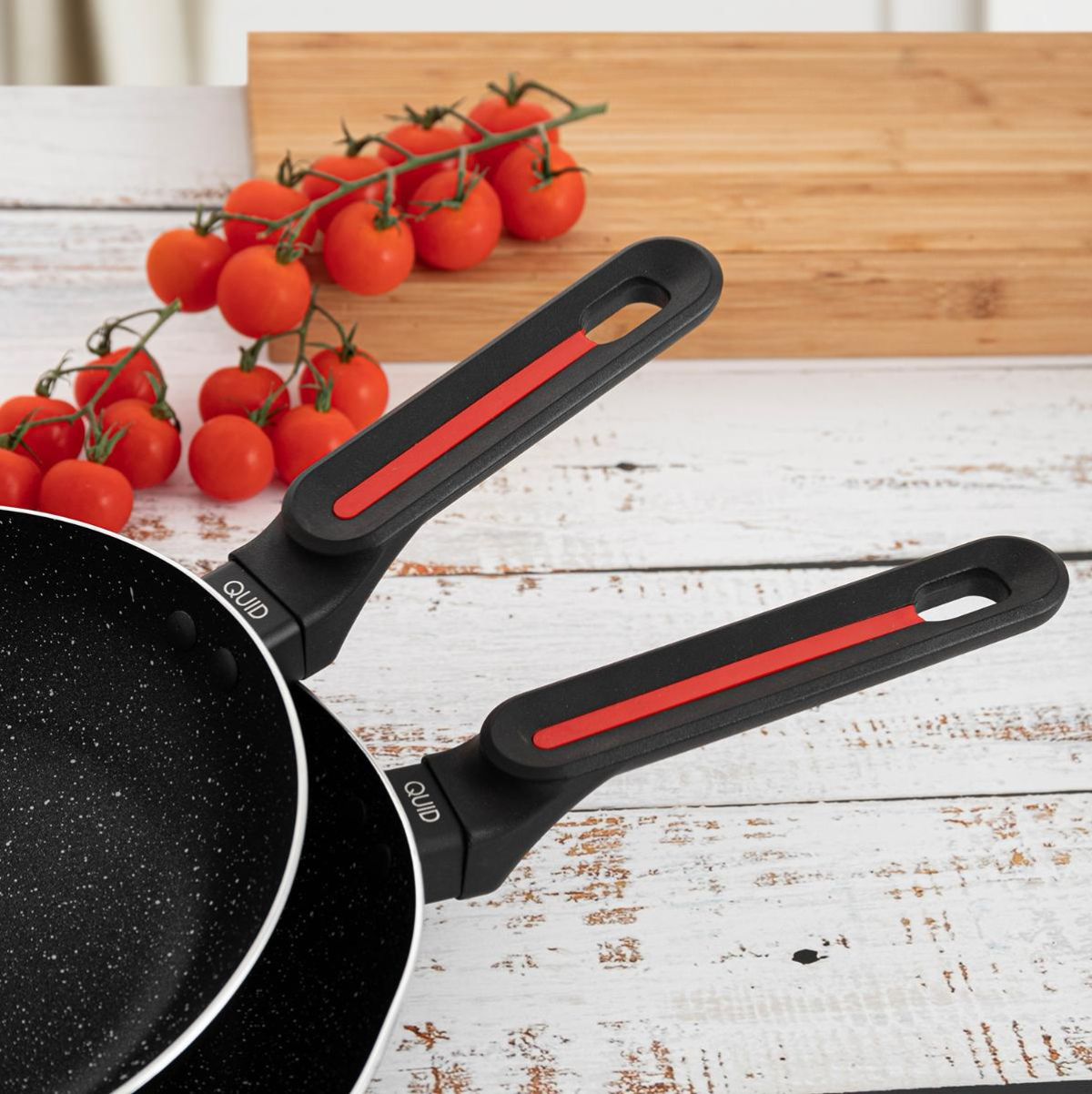 Set de 2 sartenes Tentación Quid aluminio prensado negro Ø20/Ø24 cm detalle mangos