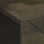 Mesita de noche Charoita 2 cajones madera de mango negro 46x40x33 cm detalle
