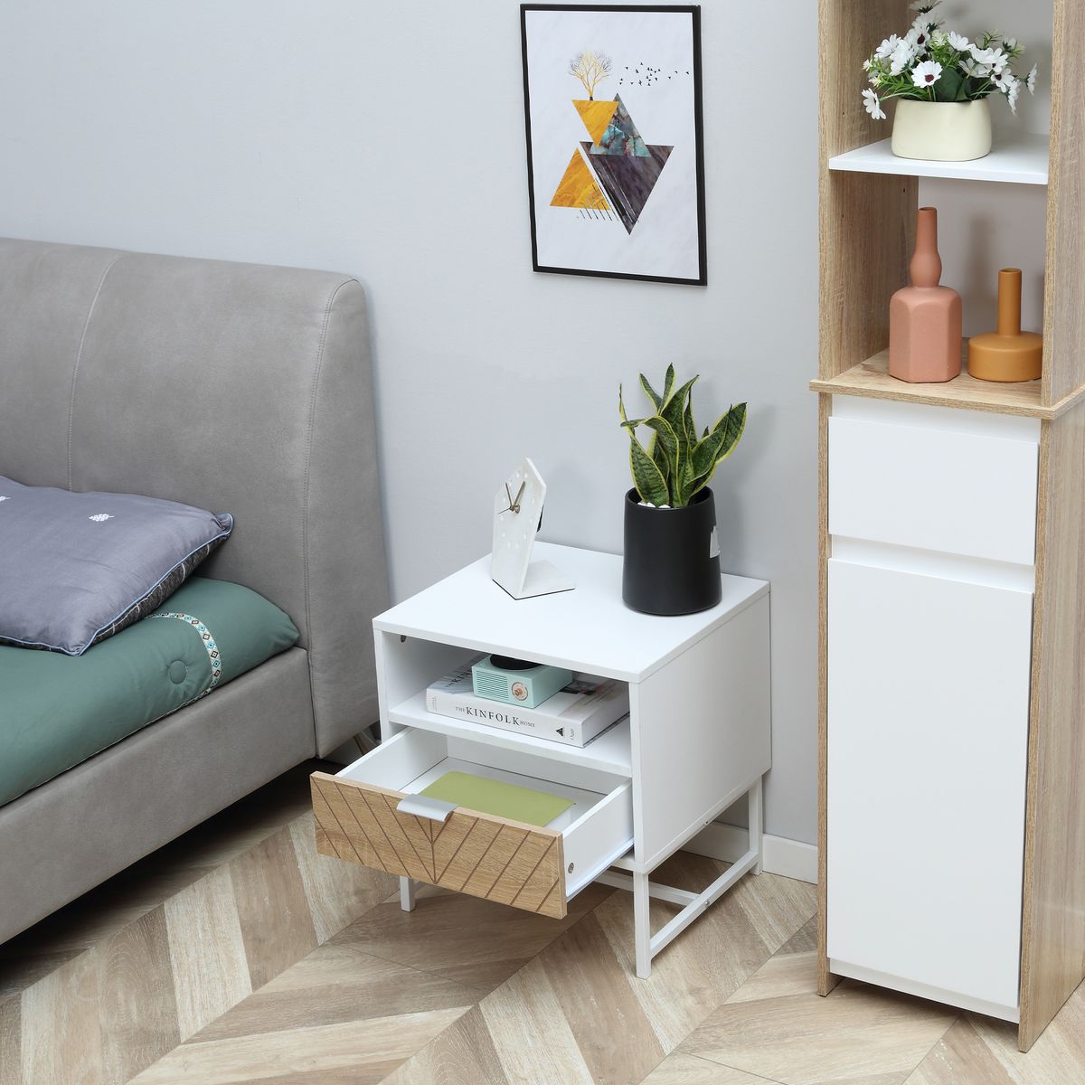 Mesita de noche Calandiva Homcom 1 compartimento + 1 cajón blanco/natural 48x45x39 cm ambientada