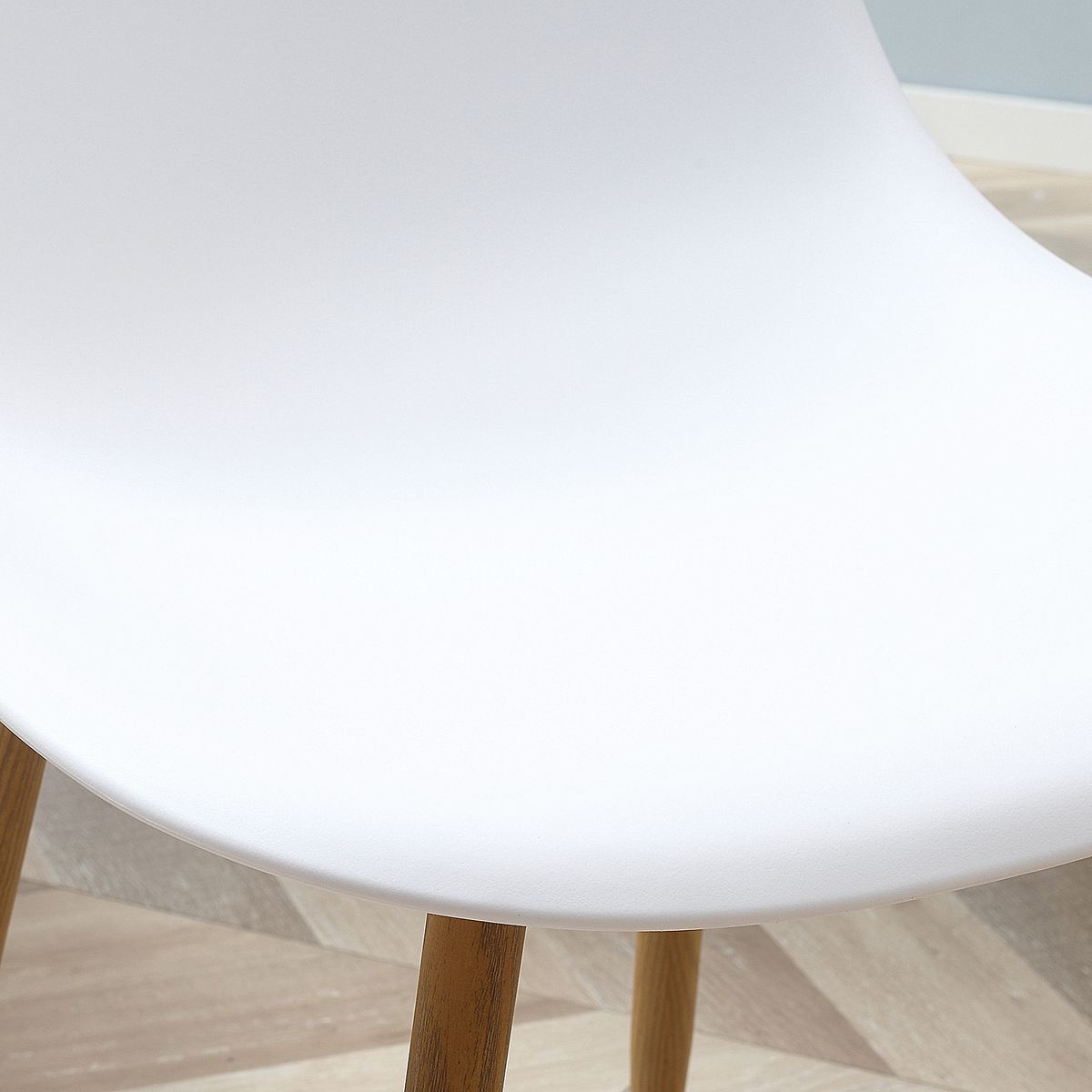 Pack de 4 sillas Rodonita Homcom respaldo alto blanco/natural 85,5x45x52 cm detalle