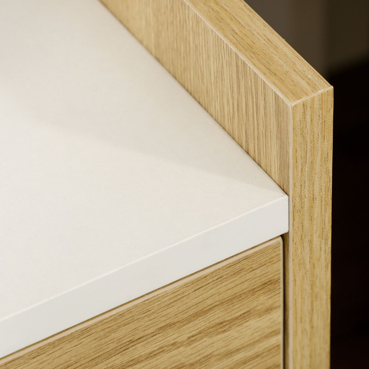 Mesita de noche Echeveria Homcom cajón + puertos USB + toma de corriente natural 60x40 cm detalle