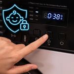 Lavadora-carga-frontal-Cecotec-Bolero-DressCode-7150-7kg-1400-rpm-12-programas-A-blanco-negro-595-cm-bloqueo