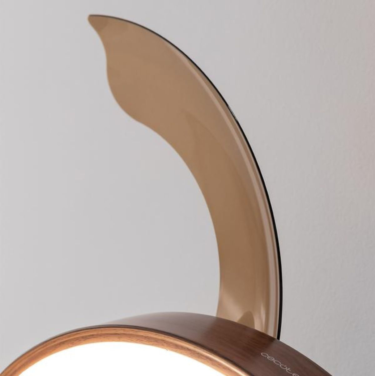 Ventilador-de-techo-Cecotec-Energysilence-Aero-4200-35W-aspas-retractiles-con-luz-LED-marron-oscuro-Ø106-cm-detalle-aspas