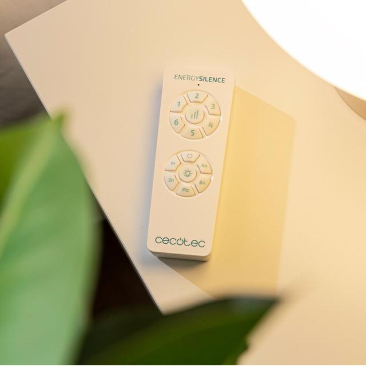 Ventilador-de-techo-Cecotec-Energysilence-Aero-4200-35W-aspas-retractiles-con-luz-LED-marron-oscuro-Ø106-cm-mando-a-distancia