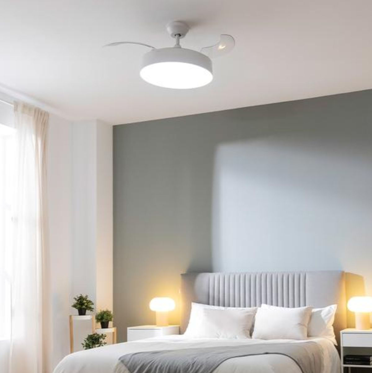 Ventilador-de-techo-Cecotec-Energysilence-Aero-4200-35W-aspas-retractiles-con-luz-LED-blanco-Ø106-cm-ambientada