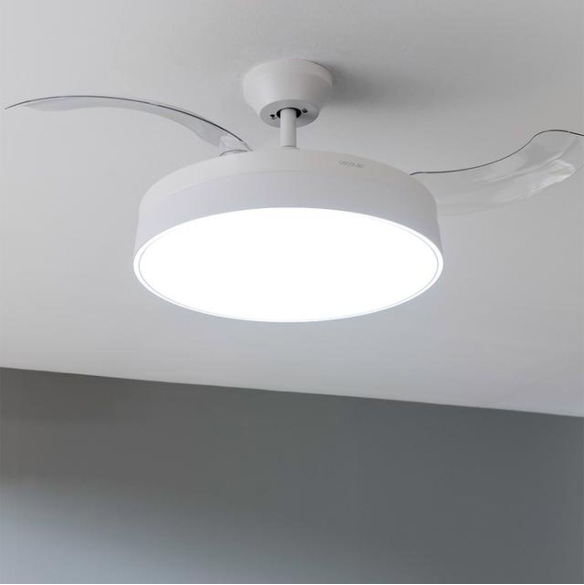 Ventilador-de-techo-Cecotec-Energysilence-Aero-4200-35W-aspas-retractiles-con-luz-LED-blanco-Ø106-cm-con-luz