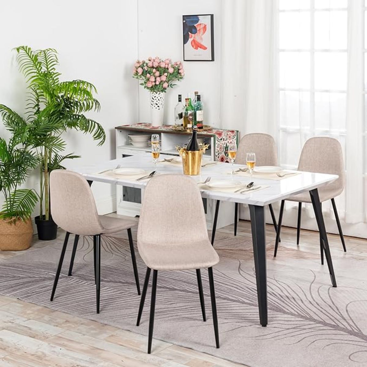 Pack-de-4-sillas-de-comedor-Hall-diseño-industrial-beige-ambientada