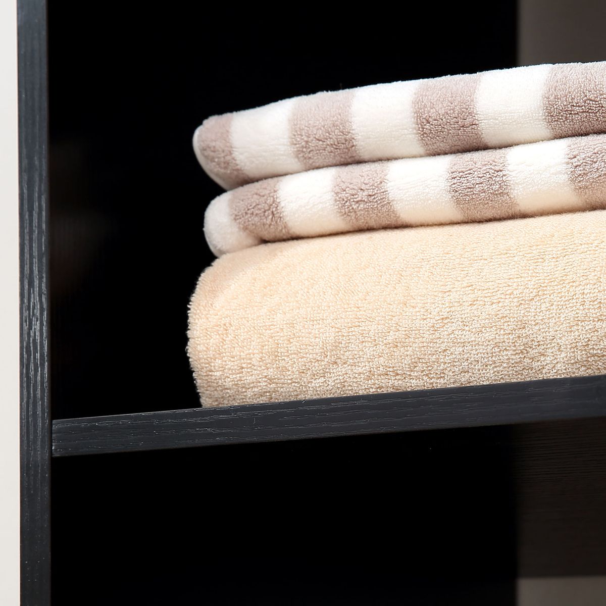 Armario-abierto-Zayn-Homcom-1-barra---3-estantes---ruedas-negro-128x80x40-cm