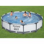 Piscina-desmontable-Steel-Pro-Max-Bestway-6473L---bomba-de-filtro-gris-Ø366x76-cm-ambientada