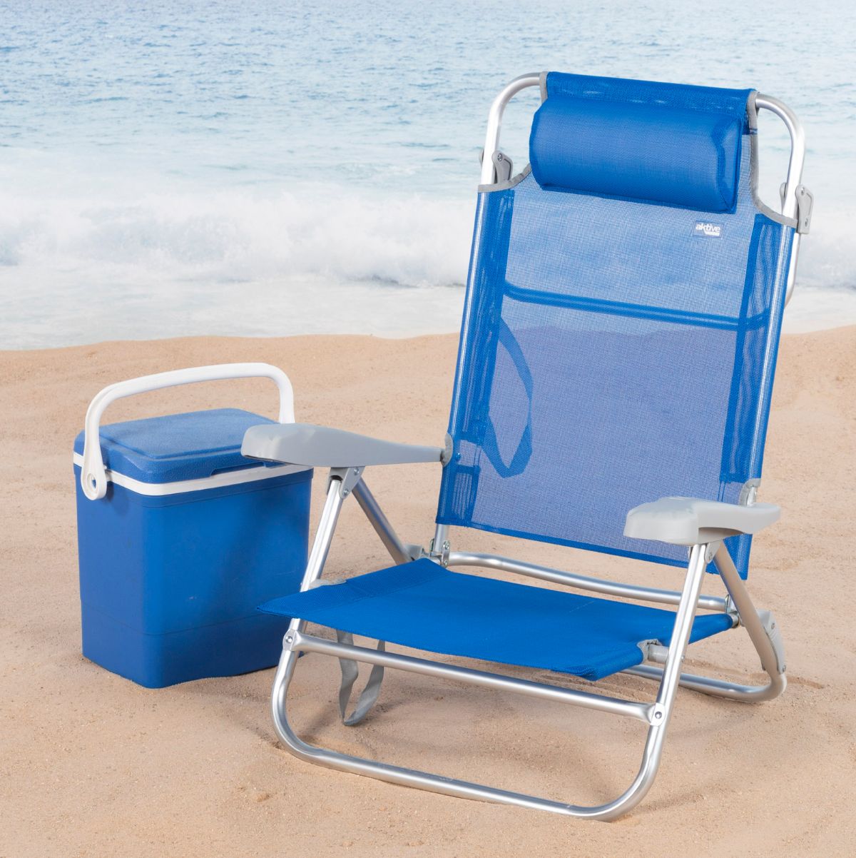 Silla-de-playa-Aktive-reclinable---reposabrazos-azul-oscuro-82x56x49-cm-ambietada