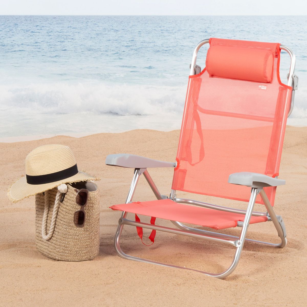 Silla-de-playa-Flamingo-Aktive-reclinable---reposacabezas-rosa-ambientada
